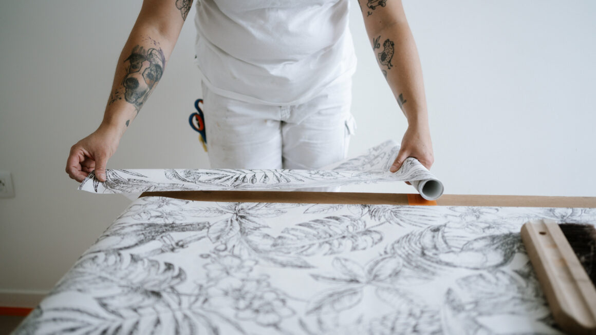 Toile à peindre, peinture, papier peint : que choisir selon vos murs ?