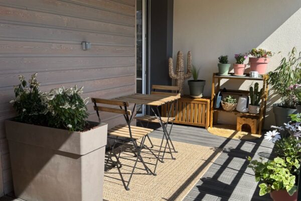 Aménagement d&rsquo;un balcon cosy et verdoyant à Chamalières